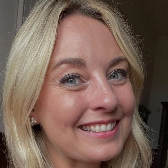 Julia, 35