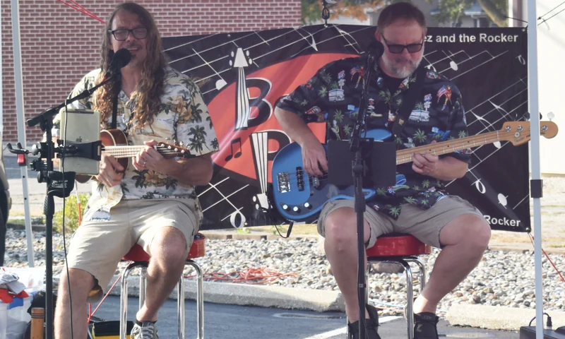 Beez and the Rocker &mdash; Live on the Patio