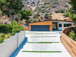 {{ custom_values.service_1 }} in {{custom_values.area_7})