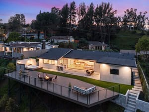 {{ custom_values.service_4 }} in {{custom_values.area_7})