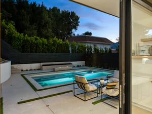 {{ custom_values.service_1 }} in {{custom_values.area_7})