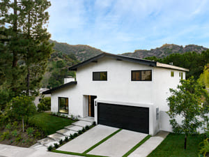 {{ custom_values.service_4 }} in {{custom_values.area_7})