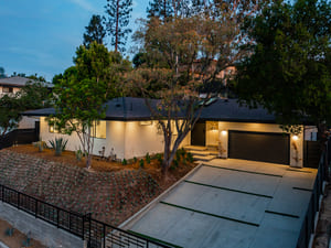 {{ custom_values.service_4 }} in {{custom_values.area_7})