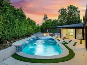 {{ custom_values.service_1 }} in {{custom_values.area_7})