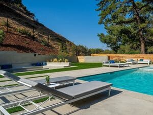 {{ custom_values.service_1 }} in {{custom_values.area_7})