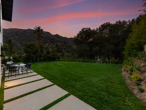 {{ custom_values.service_4 }} in {{custom_values.area_7})