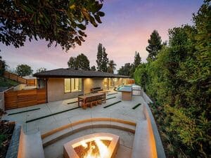 {{ custom_values.service_4 }} in {{custom_values.area_7})