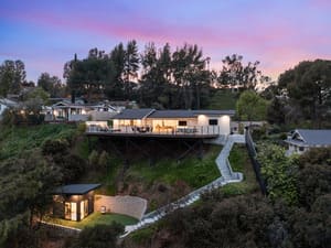 {{ custom_values.service_4 }} in {{custom_values.area_7})