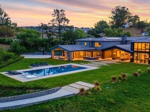 {{ custom_values.service_3 }} in {{custom_values.area_7})