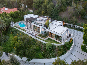 {{ custom_values.service_4 }} in {{custom_values.area_7})