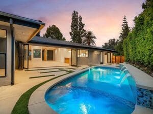 {{ custom_values.service_4 }} in {{custom_values.area_7})