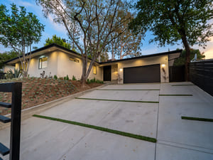 {{ custom_values.service_4 }} in {{custom_values.area_7})