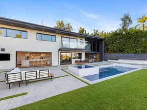 {{ custom_values.service_4 }} in {{custom_values.area_7})