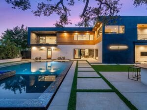 {{ custom_values.service_4 }} in {{custom_values.area_7})