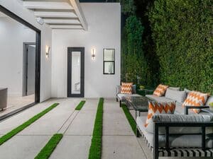 {{ custom_values.service_4 }} in {{custom_values.area_7})