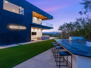 {{ custom_values.service_1 }} in {{custom_values.area_7})