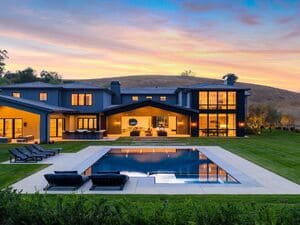 {{ custom_values.service_4 }} in {{custom_values.area_7})