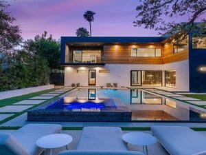 {{ custom_values.service_4 }} in {{custom_values.area_7})