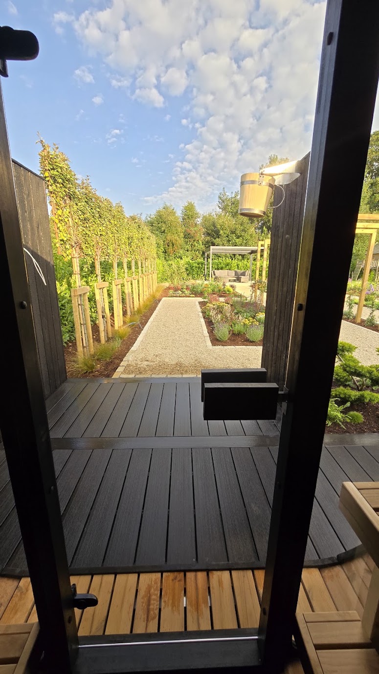 Large Garden with Sauna gallery 13