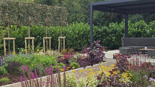 Large Garden with Sauna gallery 14