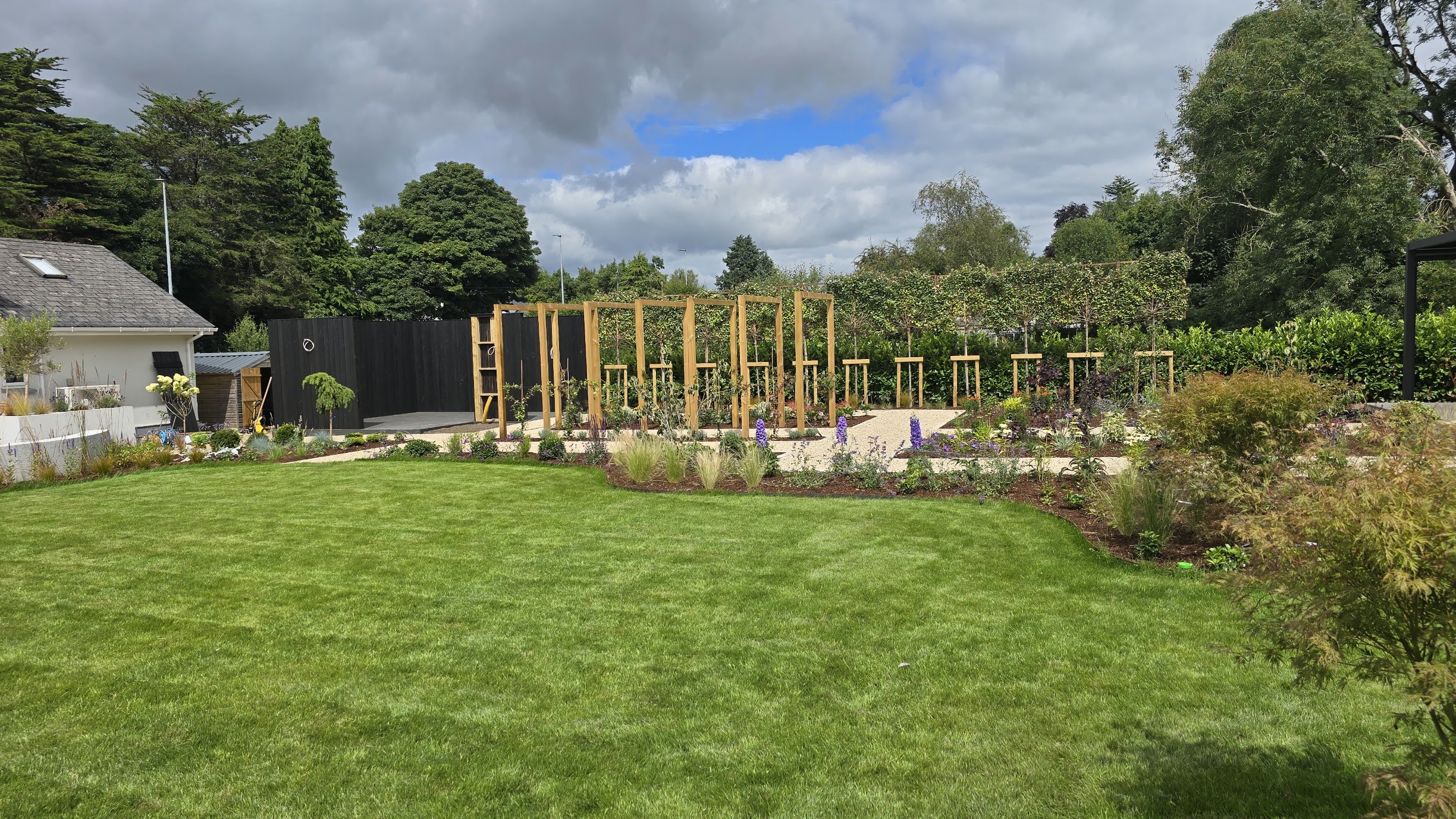 Large Garden with Sauna gallery 8