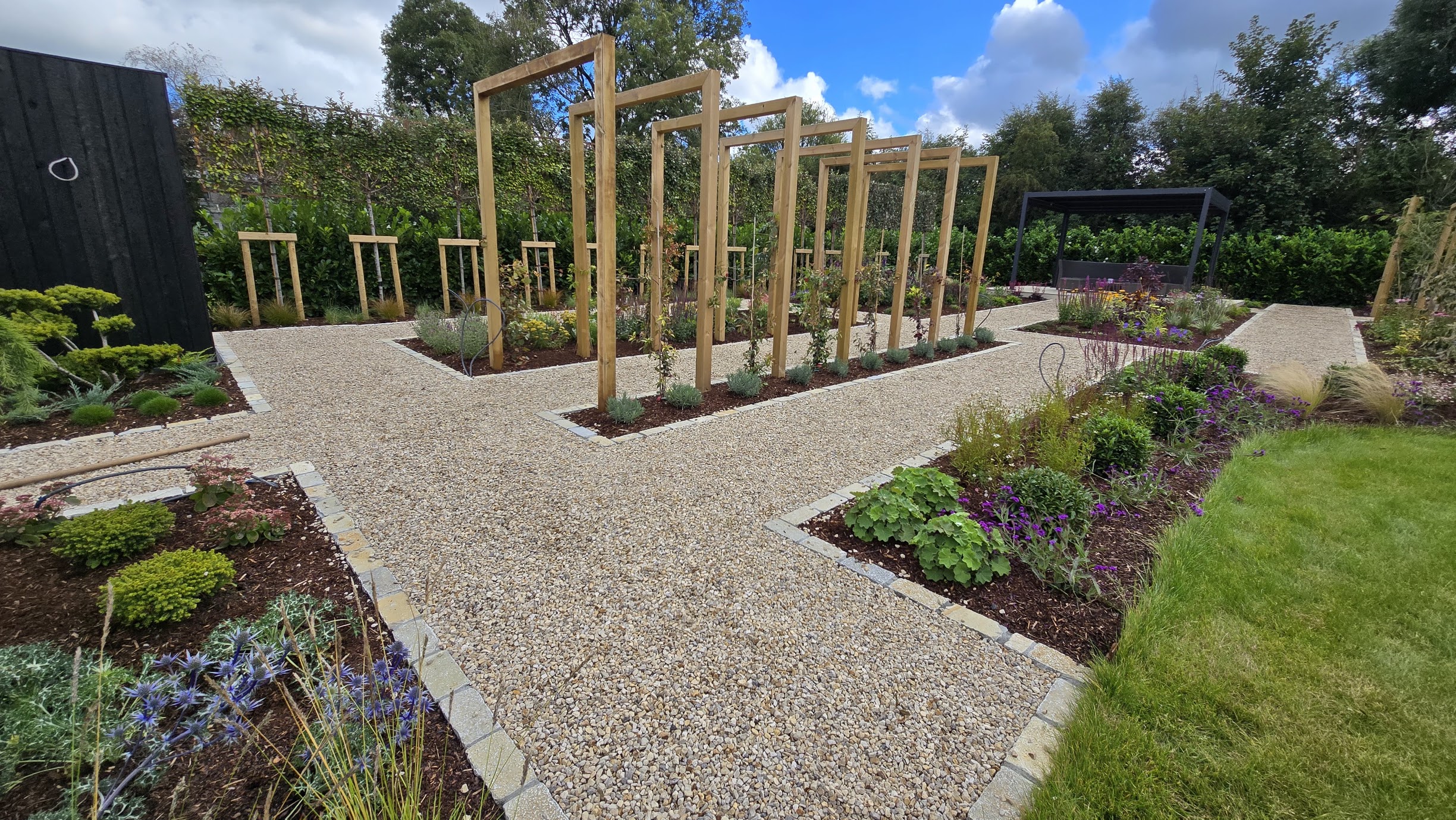 Large Garden with Sauna gallery 2