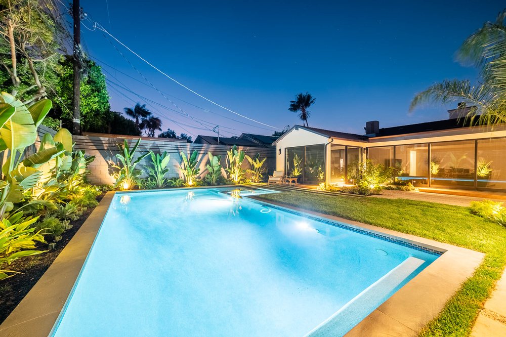 {{ custom_values.service_4 }} in {{custom_values.area_3})