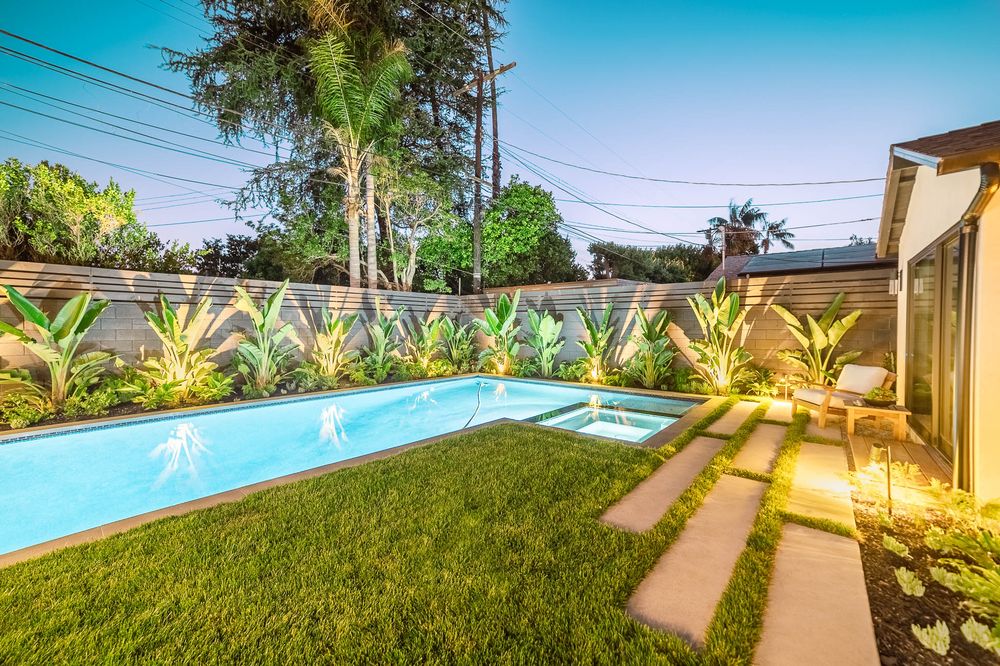 {{ custom_values.service_1 }} in {{custom_values.area_3})