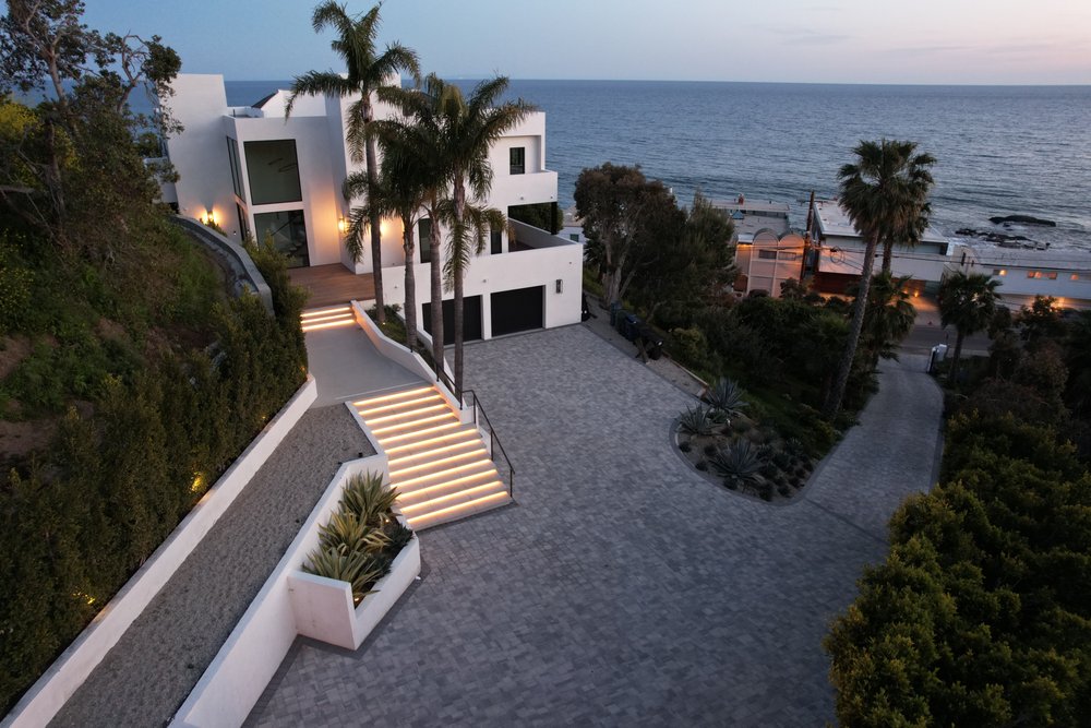 {{ custom_values.service_1 }} in {{custom_values.area_1})