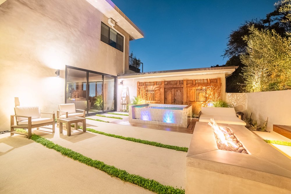 {{ custom_values.service_2 }} in {{custom_values.area_2})