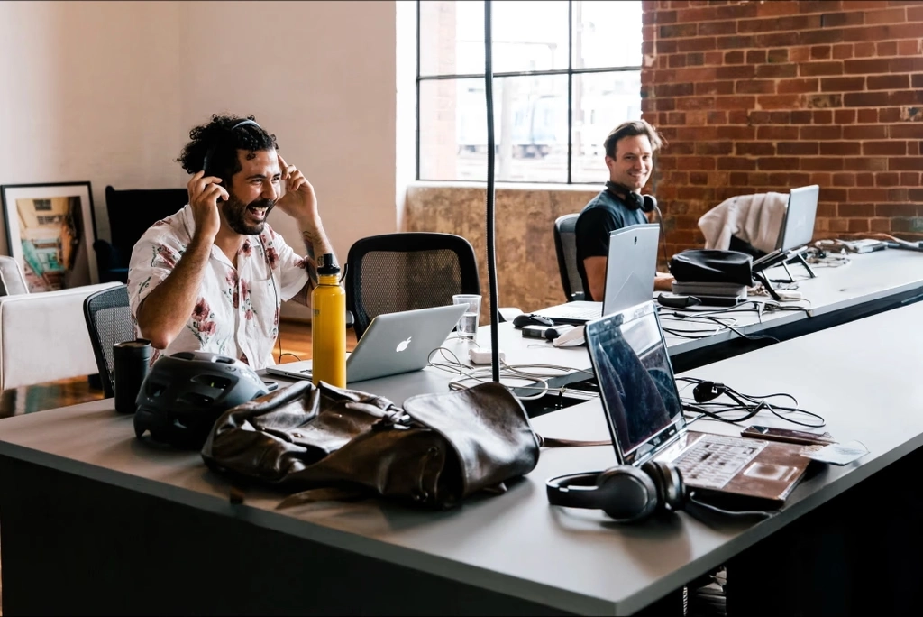 Kelso working at an office with fellow website designers in Sydney