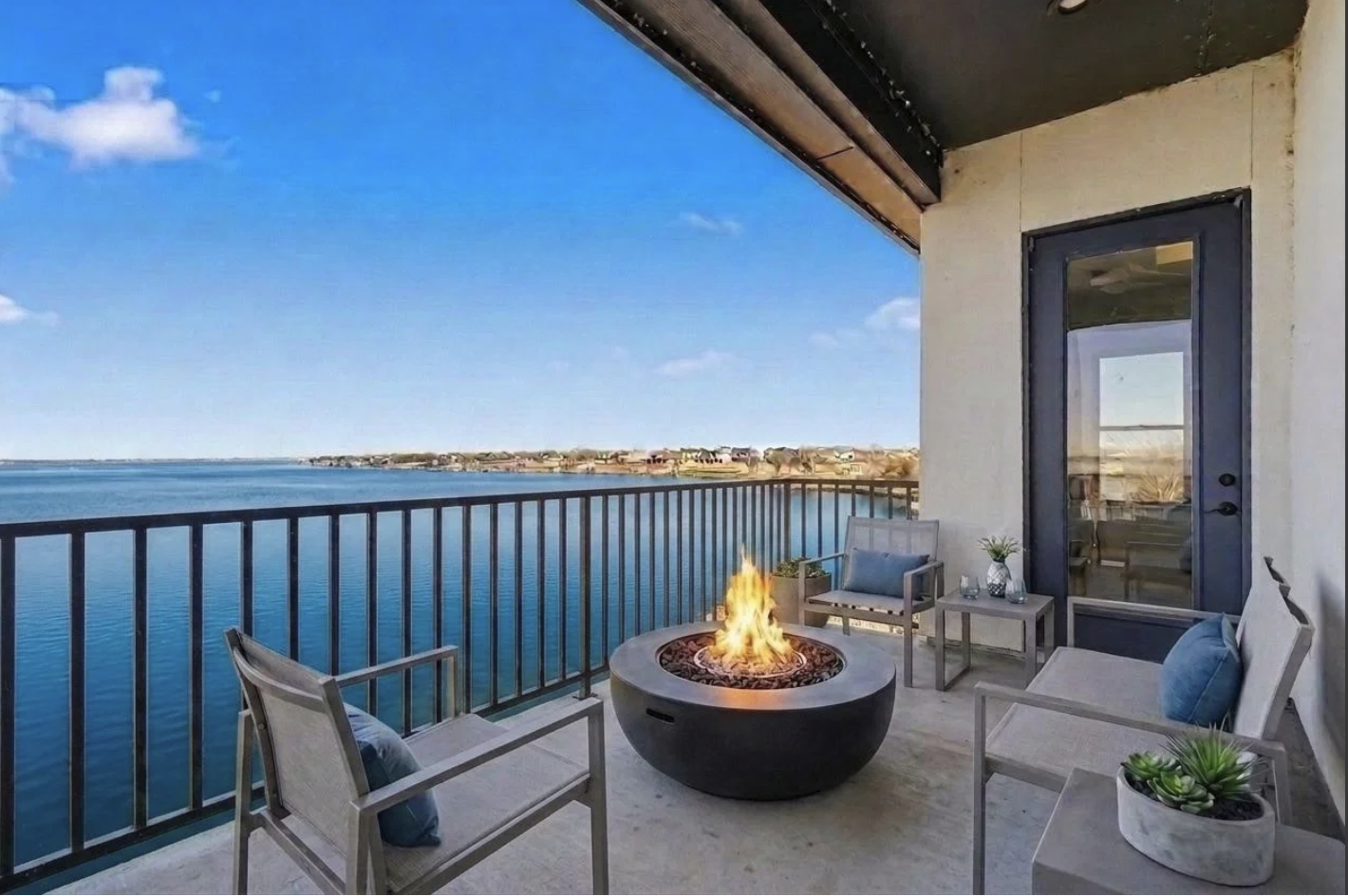 Lake front homes in Austin