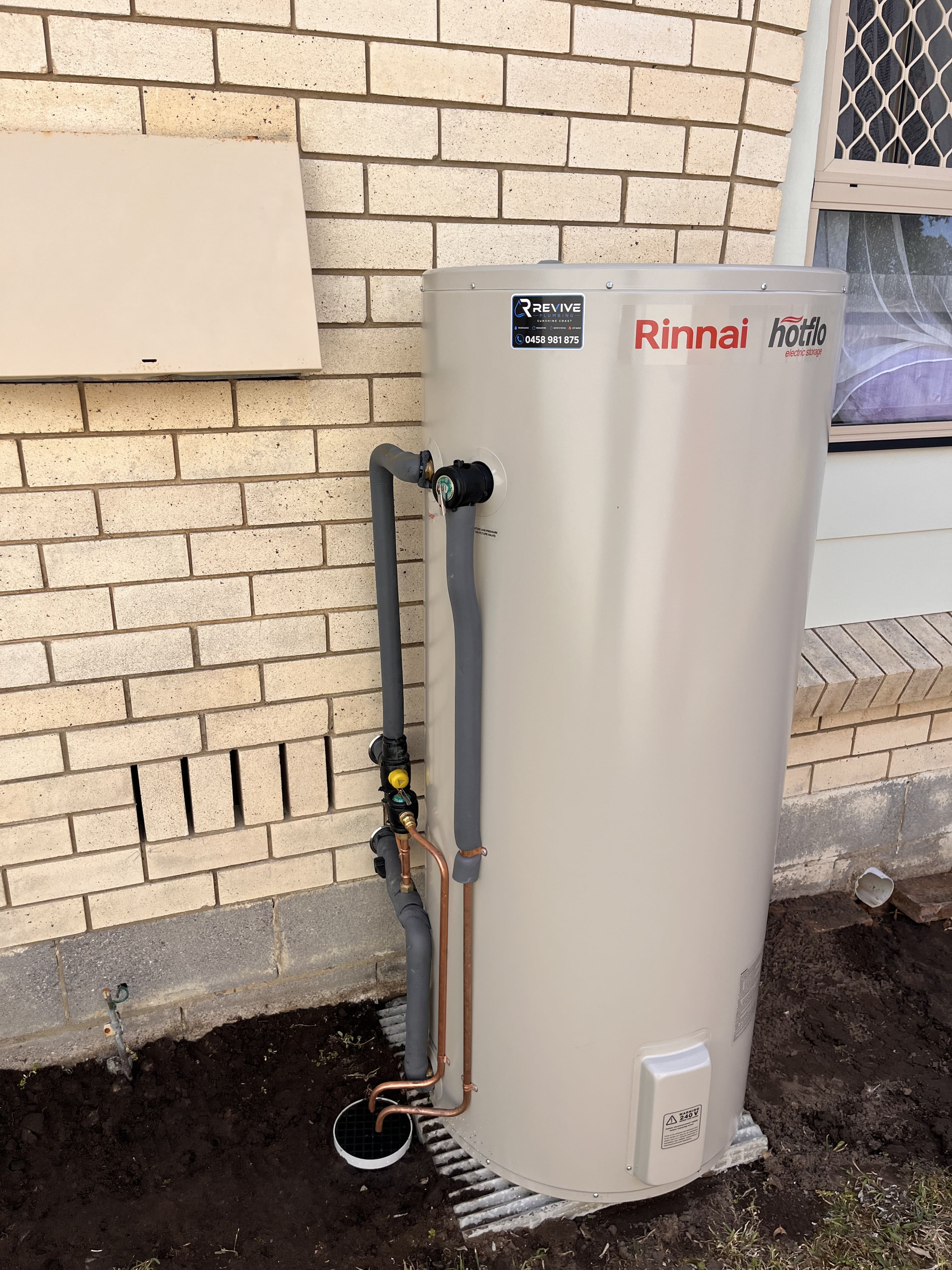 Point of entry water filtration and hot water installation at a Kawana home