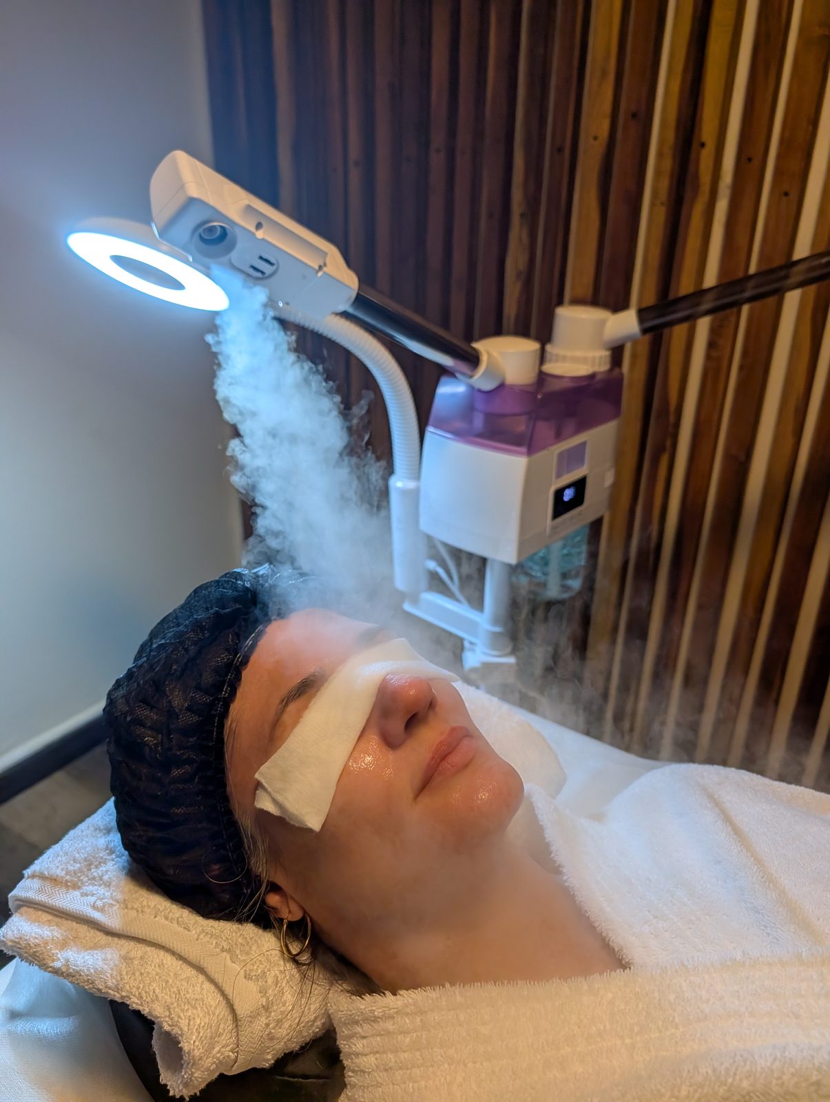 Hydrating facial treatment at CIMA Spa — facial steam and skincare in a warm treatment room, El Poblado, Medellín
