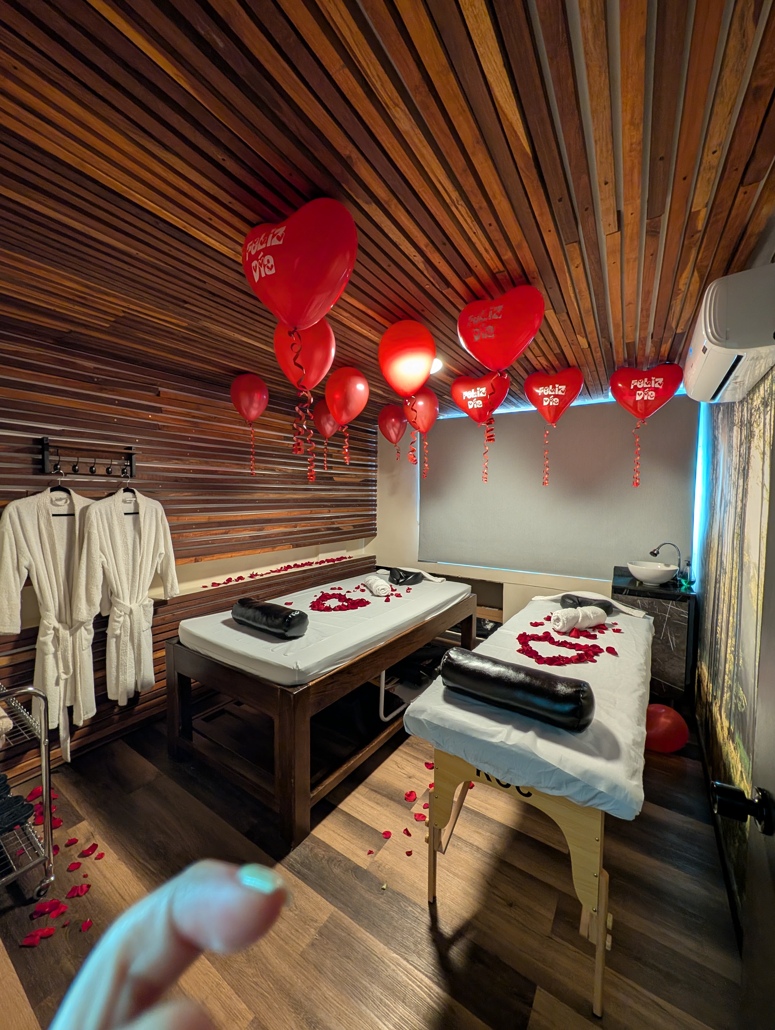 Two massage beds in the private couples suite at CIMA Spa — El Poblado, Medellín