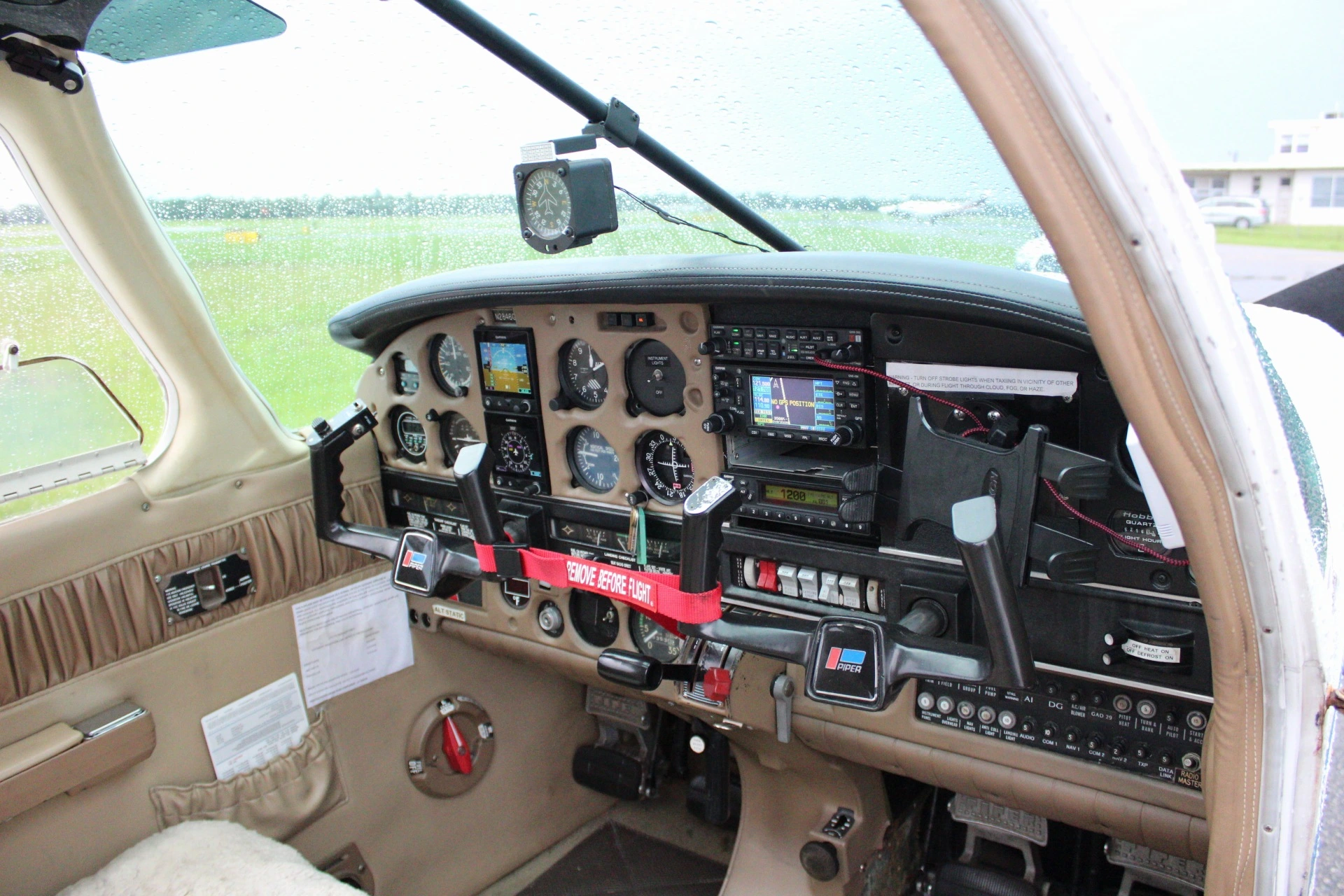Piper Archer cockpit preview