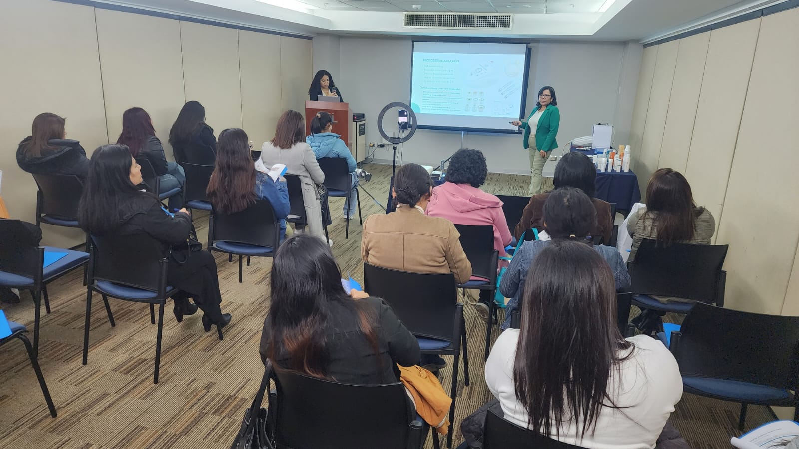 Lic. Doilyth Dominguez en ponencia
