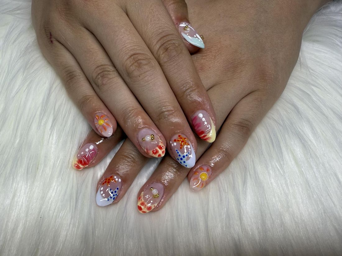 Almond nails hand-painted with starfish, suns, coral and pearl charms