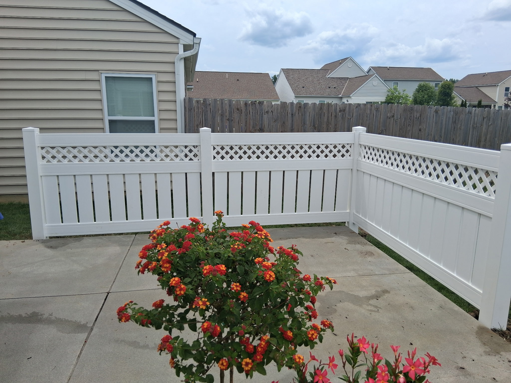 White vinyl spaced picket fence for a front yard in Grove City, OH.