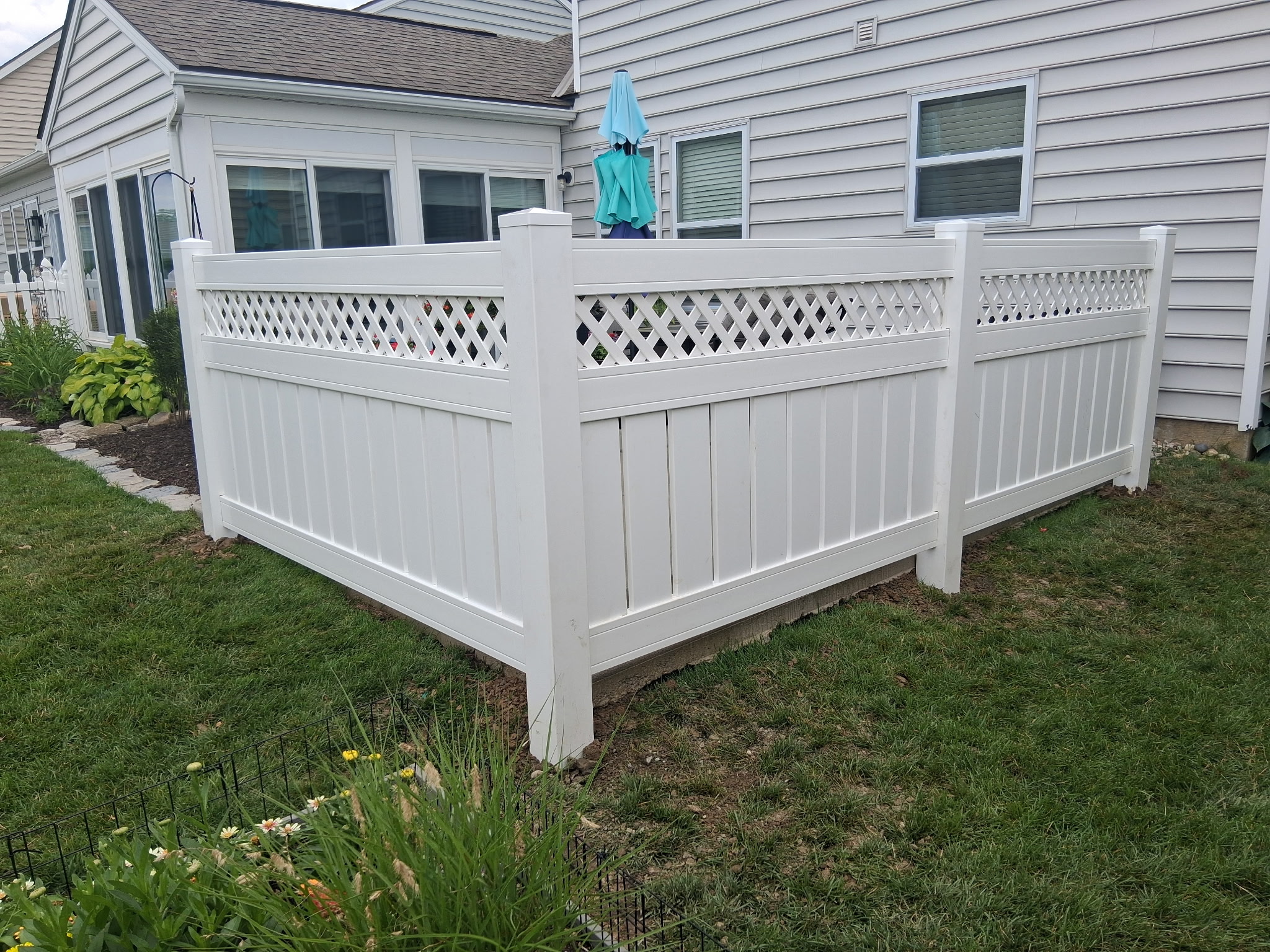 Scalloped top white vinyl picket fence framing a property in Hilliard, OH.