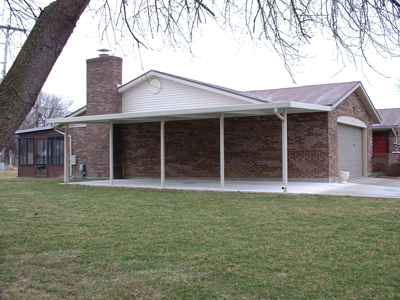 Modern patio cover providing backyard shade and weather protection in Bexley, OH.
