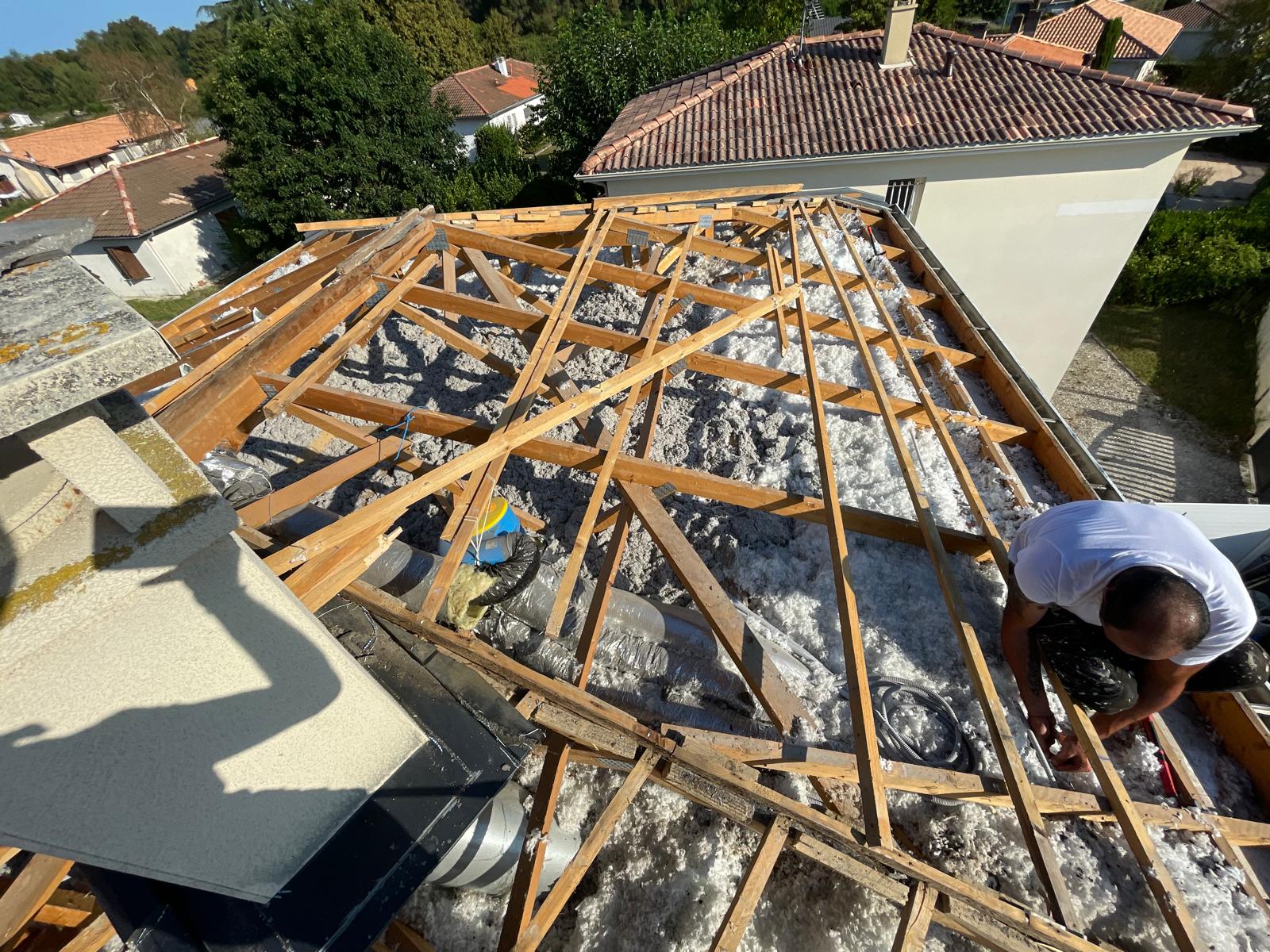 isolation combles Cabariot / isolation Charente-Maritime / isolation toiture 17 / économie énergie maison / isolation combles perdus / isolation combles aménagés / couvreur isolation Cabariot / rénovation énergétique 17 / performance énergétique maison / isolation thermique toiture / entreprise isolation Charente-Maritime / sarking toiture 17 / travaux isolation Cabariot / amélioration DPE maison / isolation maison Cabariot