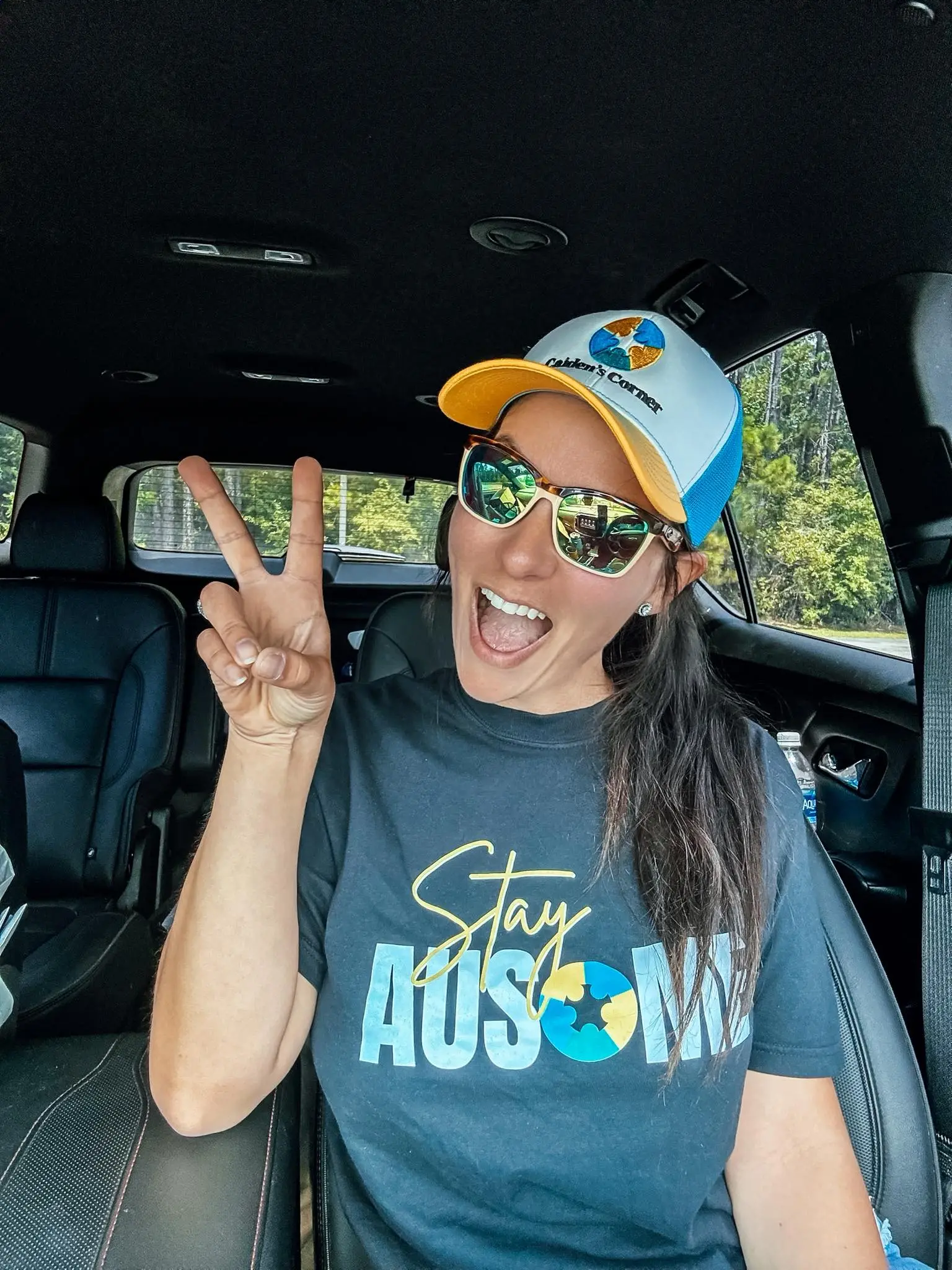 Stay Ausome tee and color-block hat