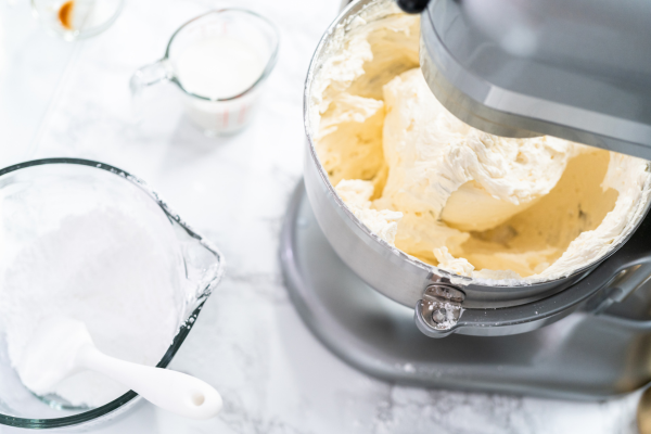 Crème au Beurre Meringue Suisse : La Signature Gourmande d'Atelier