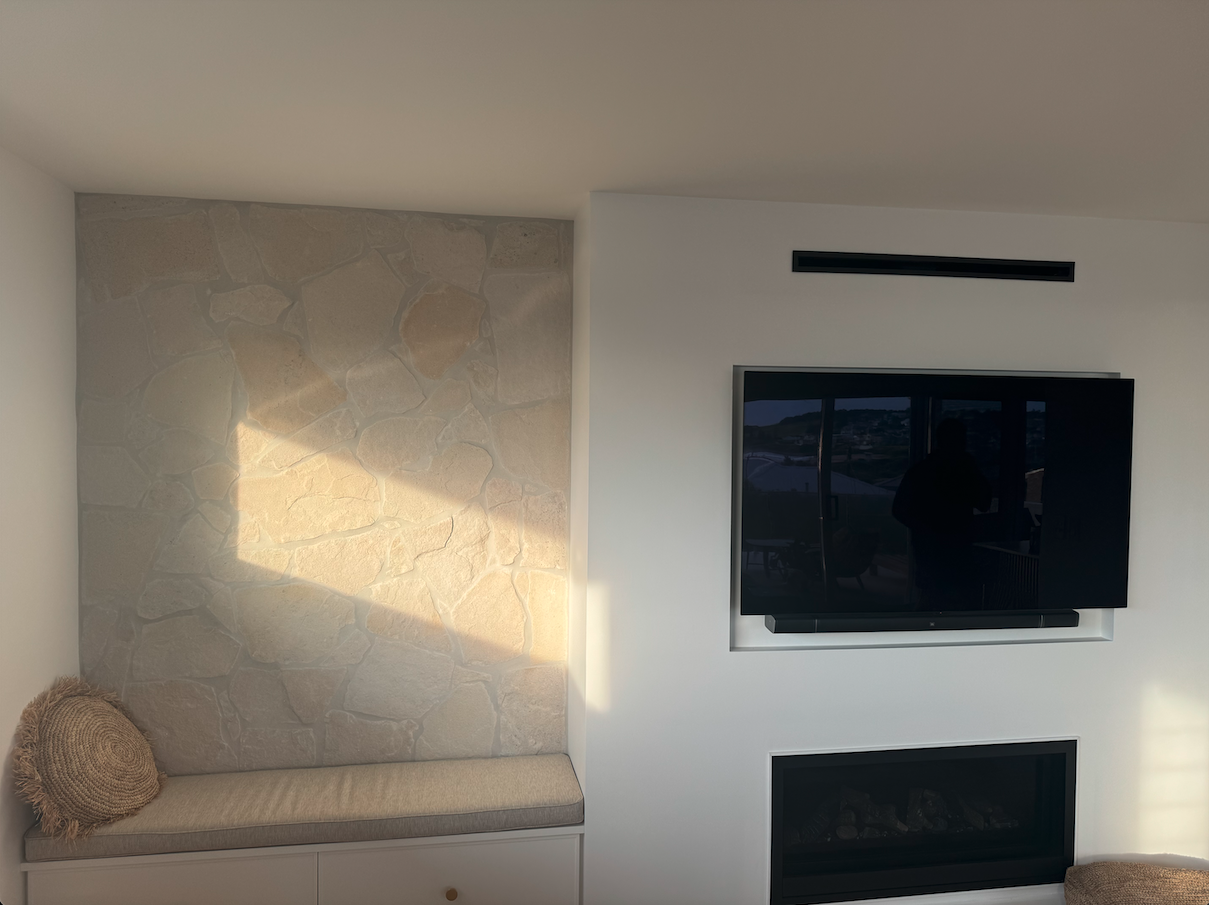 Stone feature wall in upstairs living room — Kiama Downs
