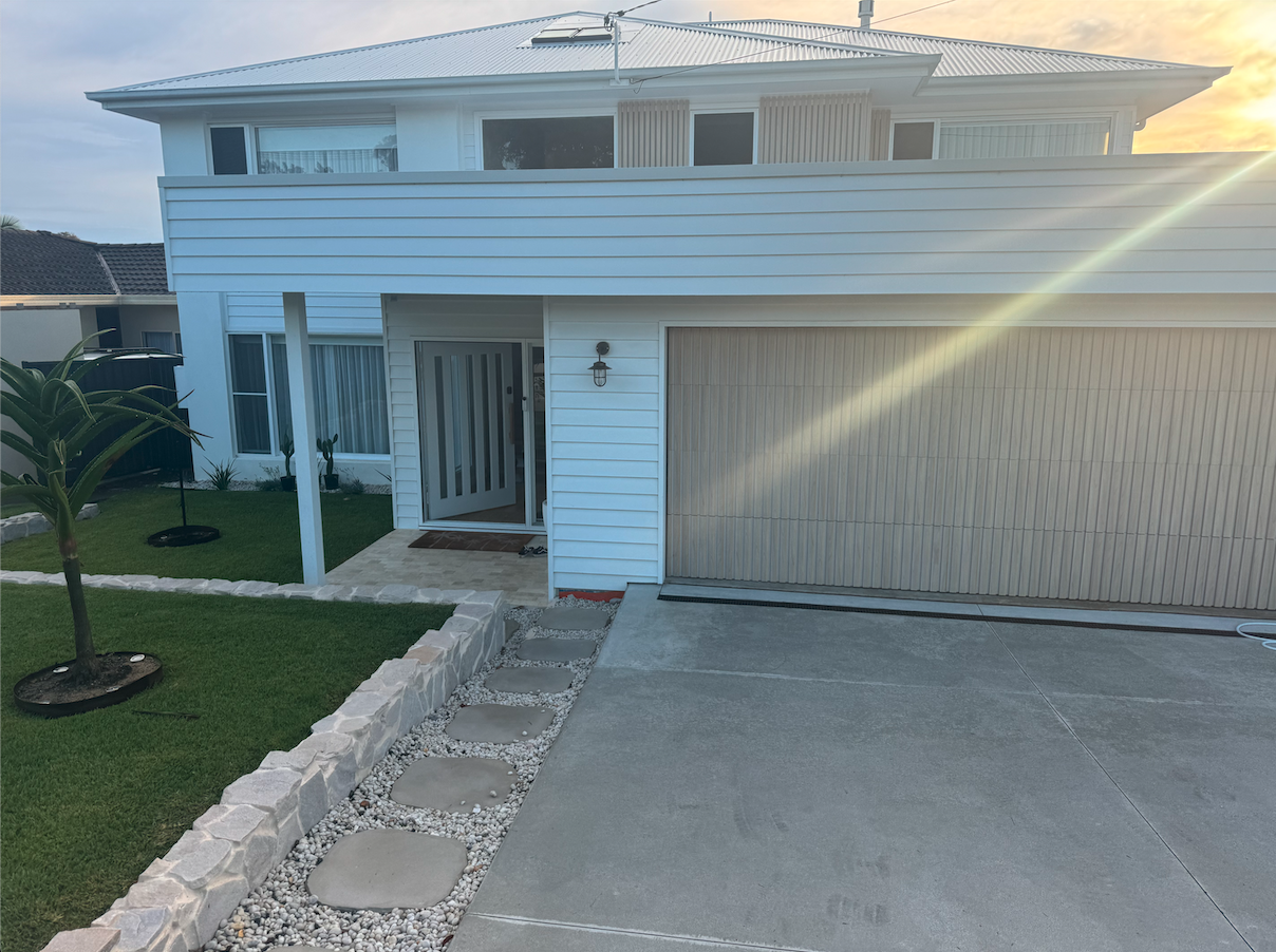 Front of house and patio — Kiama Downs
