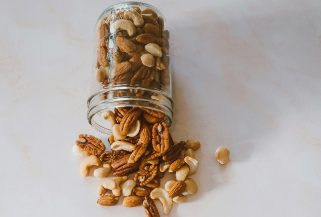Amandes, noisettes et noix préparées pour le trempage des oléagineux Amandes, noisettes et noix préparées pour le trempage des oléagineux