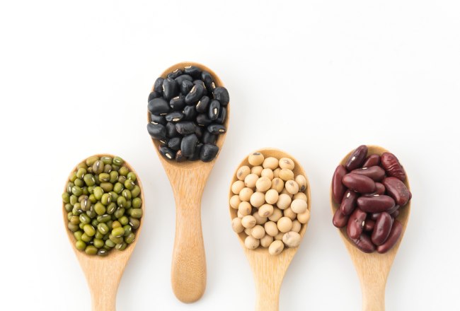Lentilles, pois chiches et haricots préparés pour le trempage des légumineuses Lentilles, pois chiches et haricots préparés pour le trempage des légumineuses