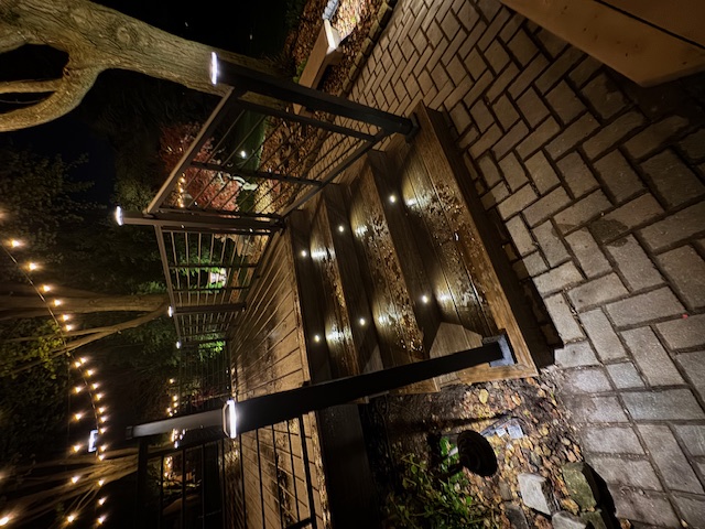 {{ custom_values.service_1 }} in {{custom_values.area_4})