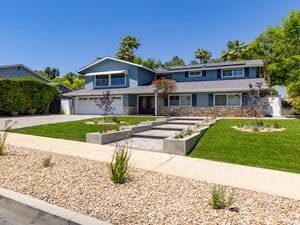 {{ custom_values.service_4 }} in {{custom_values.area_7})